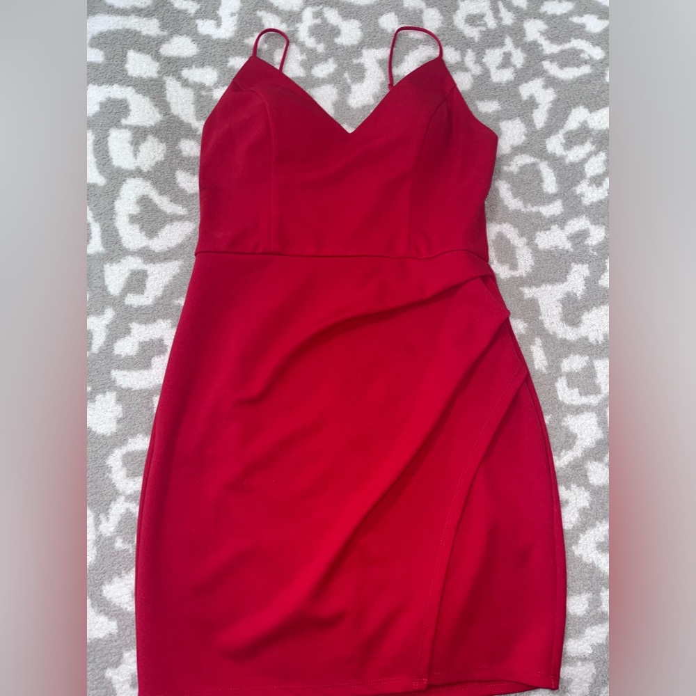 B.Smart Red Body-con Dress